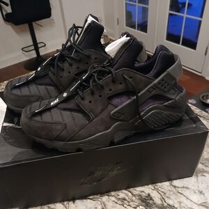 Nike Air Huarache QS NY Mens Size 9 Triple Black